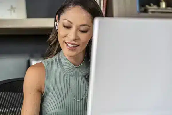 HP Poly Voyager Free 60 Touchscreen Charge Case 2 HP Poly Voyager Free 60 Touchscreen Charge Case - Bilde 2